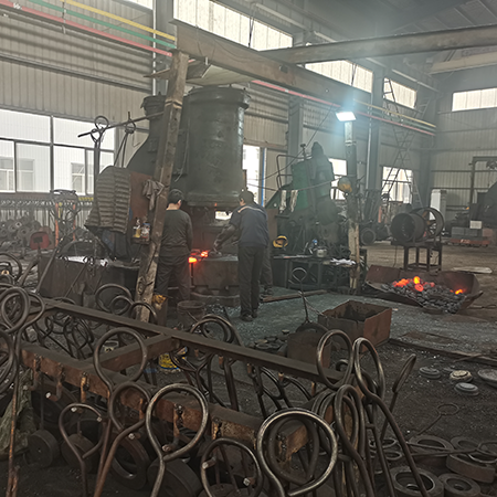 What are the differences between cold forging and hot forging of slip-on flanges?